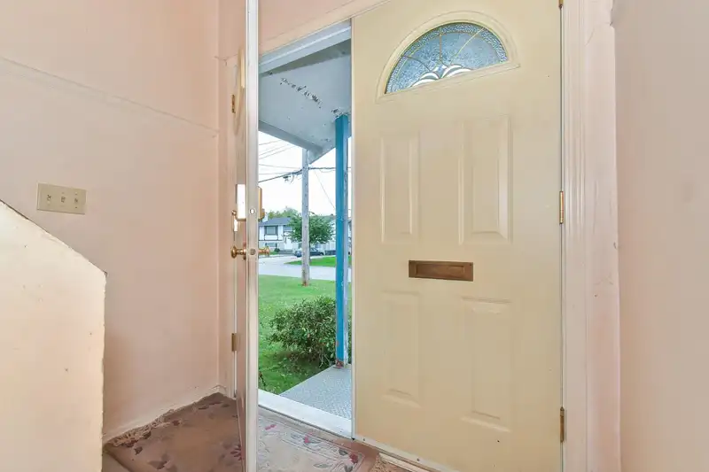 17841 57A AVENUE - photo 2 of 29