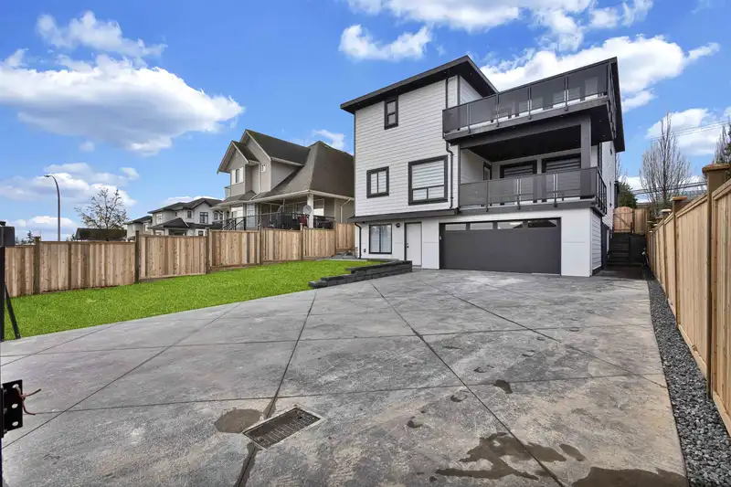 5712 144 STREET - photo 4 of 40