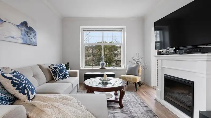 213 17712 57A AVENUE - photo 2 of 30