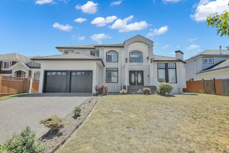 12242 98A AVENUE - photo 1 of 40