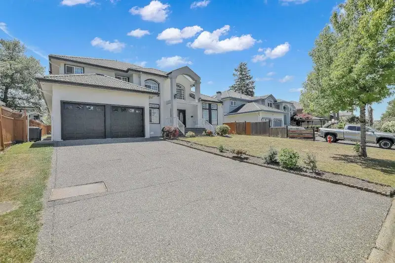 12242 98A AVENUE - photo 3 of 40