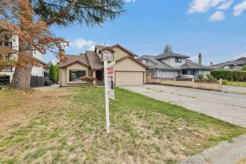 7008 129A STREET - photo 2 of 36