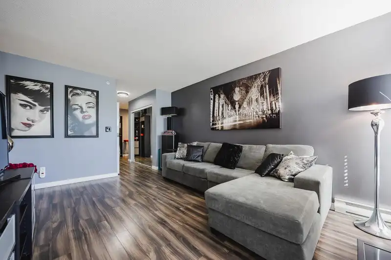 706 9830 WHALLEY BOULEVARD - photo 4 of 34