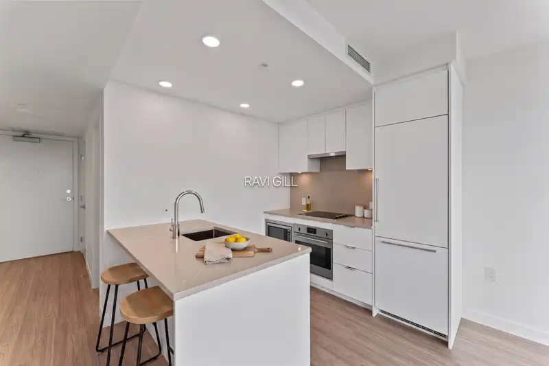 3003 13675 107A AVENUE - photo 1 of 13
