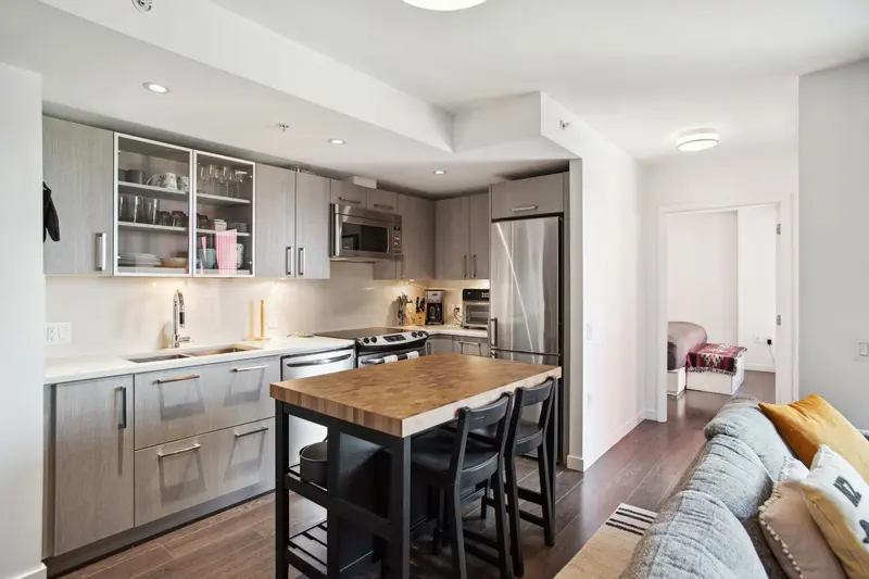 501 983 E HASTINGS STREET - photo 2 of 16