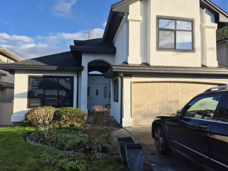 7622 147A STREET - photo 2 of 25