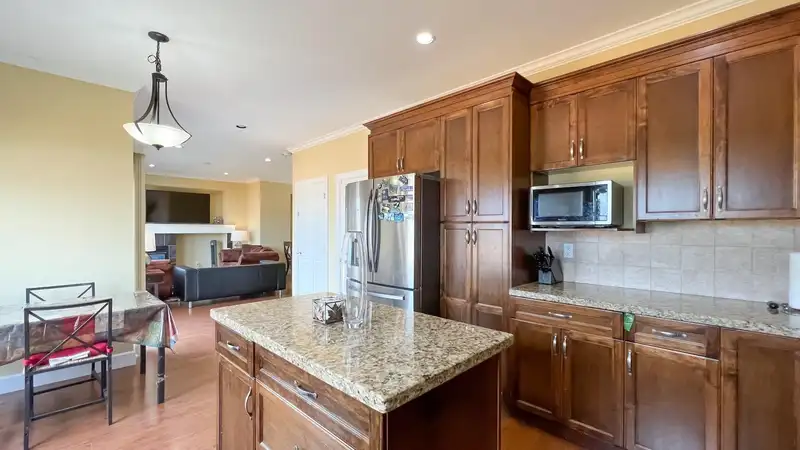 5942 165A STREET - photo 4 of 40