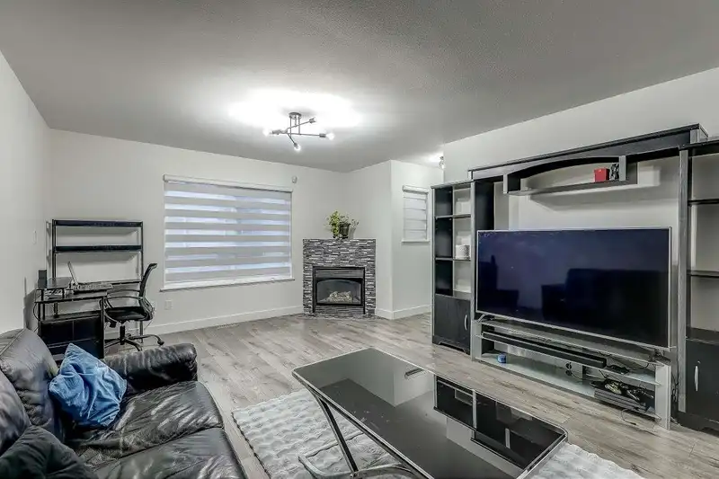 30 12730 66 AVENUE - photo 4 of 31