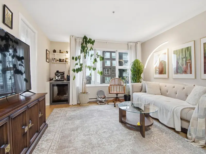 403 415 E COLUMBIA STREET - photo 2 of 22