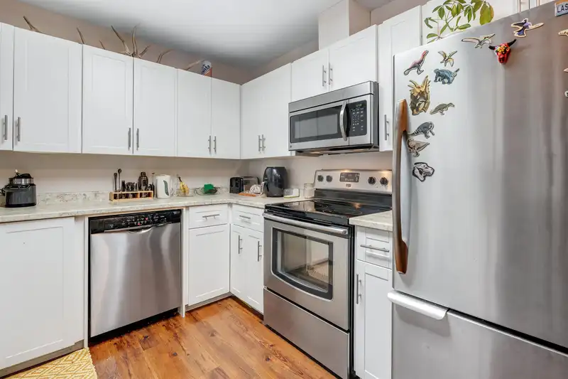 17440 61A AVENUE - photo 2 of 26
