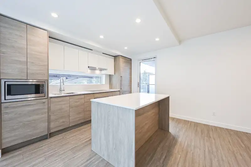 409 13615 FRASER HIGHWAY - photo 3 of 40
