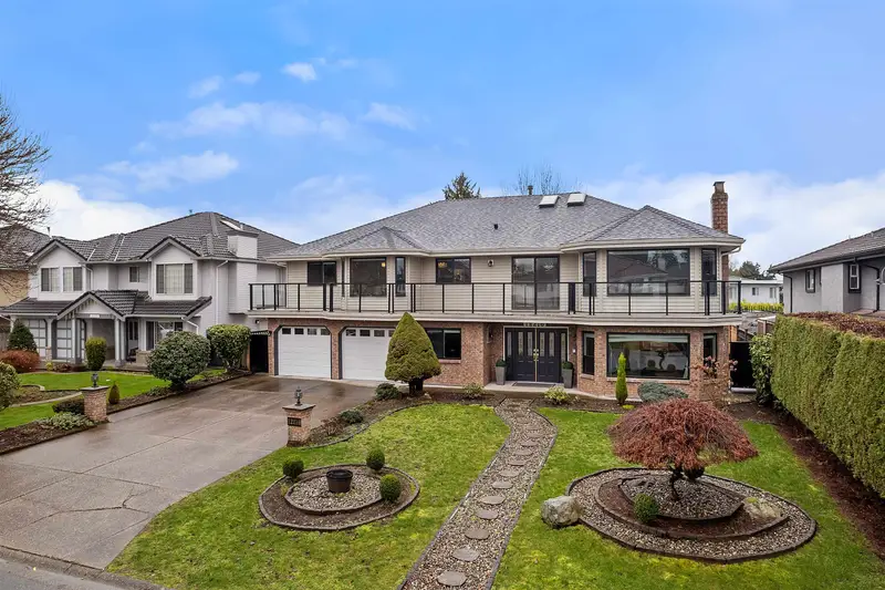 12216 64A AVENUE - photo 3 of 25