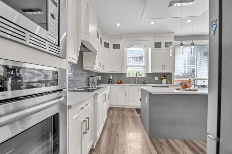 14068 58A AVENUE - photo 3 of 33