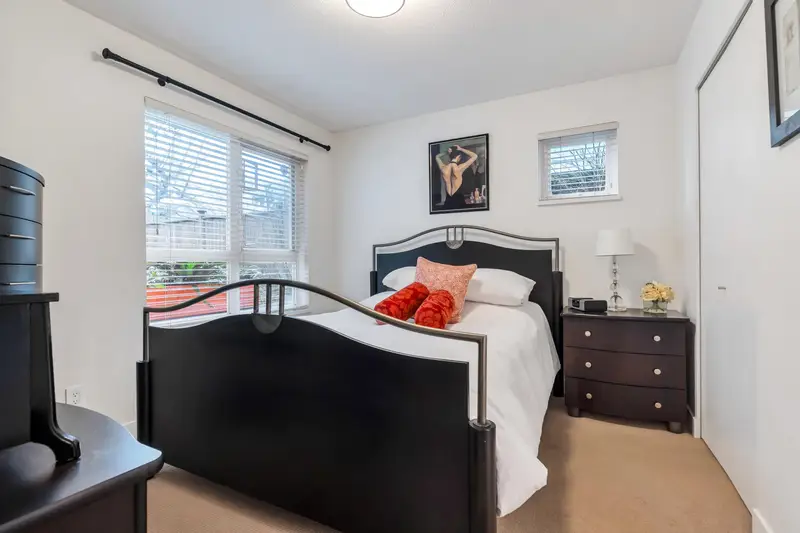 102 736 W 14TH AVENUE - photo 3 of 25