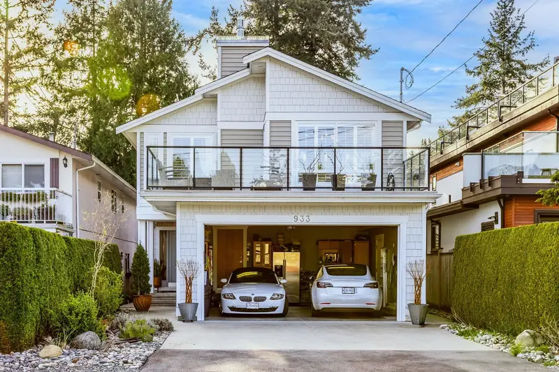 933 MAPLE STREET - photo 2 of 25