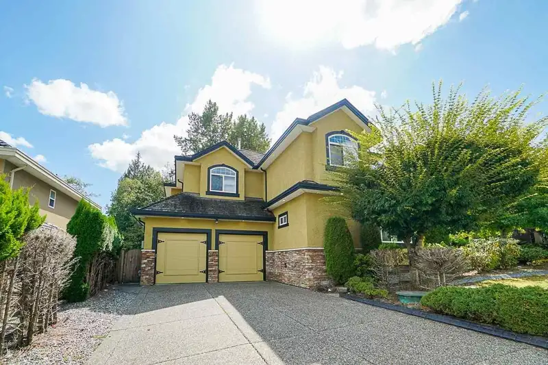 9238 164 STREET - photo 3 of 3