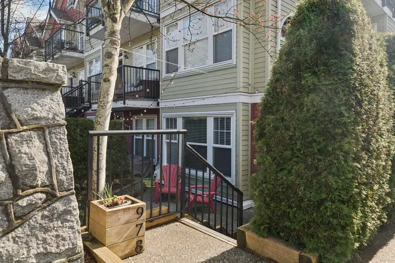 978 W 16TH AVENUE - photo 4 of 25