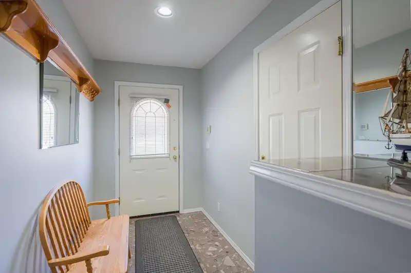 204 13888 70 AVENUE - photo 2 of 25
