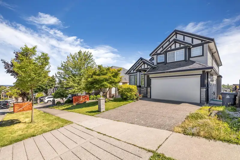 18910 55 AVENUE - photo 2 of 40