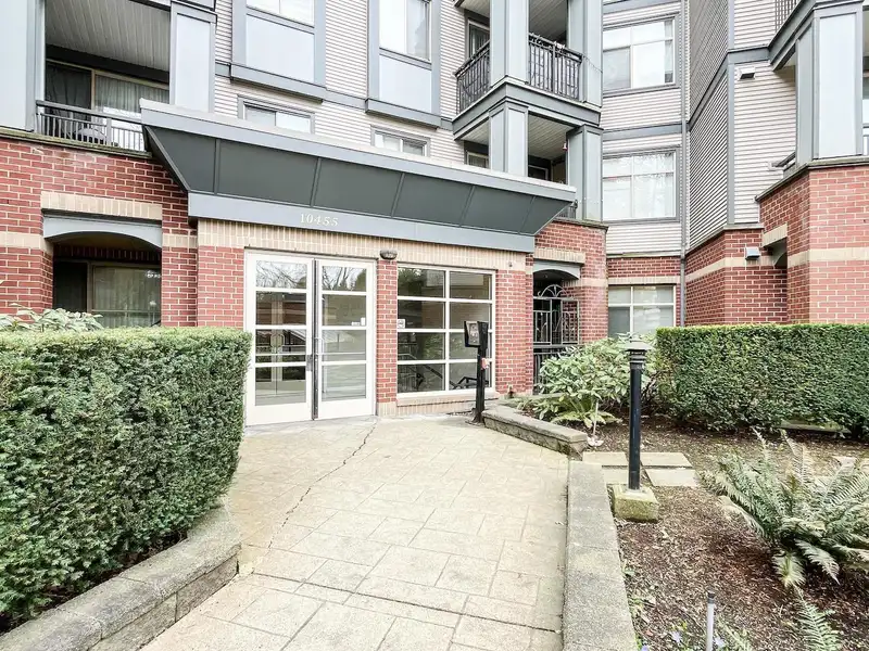208 10455 UNIVERSITY DRIVE - photo 4 of 31