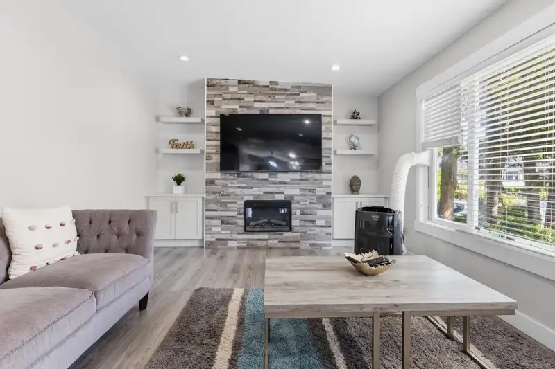13035 98A AVENUE - photo 4 of 39