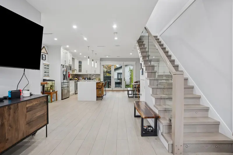 3045 EAST 59TH AVENUE - photo 4 of 25