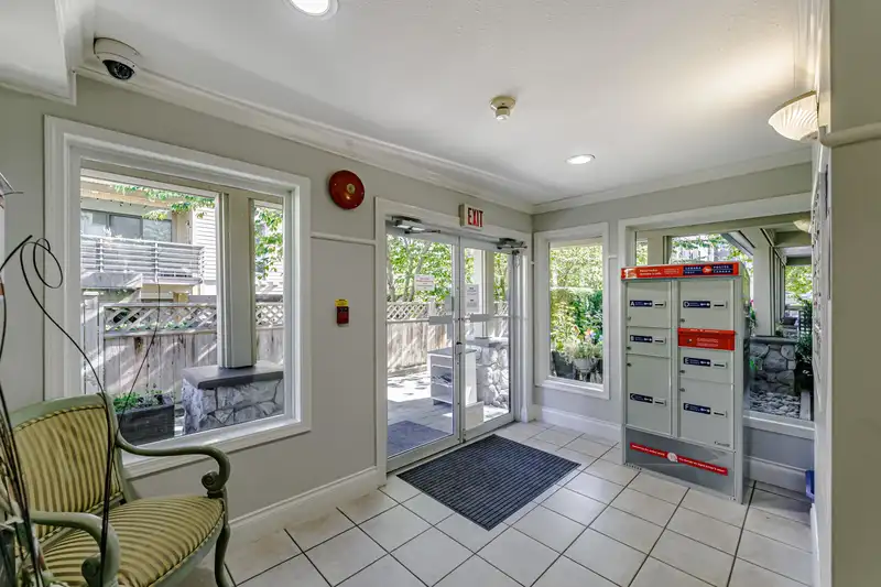 101 17727 58 AVENUE - photo 3 of 40
