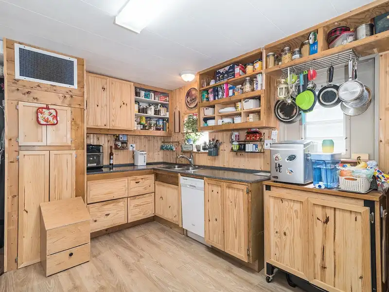 180 7790 KING GEORGE BOULEVARD - photo 4 of 33