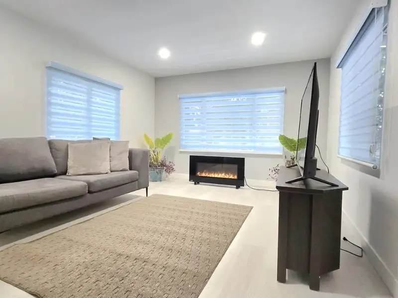 10 6571 KING GEORGE BOULEVARD - photo 1 of 17