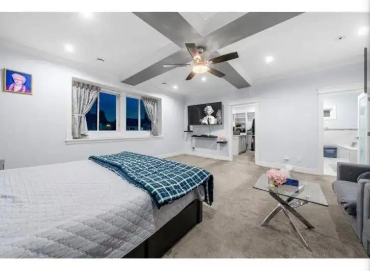 6637 121A STREET - photo 4 of 40