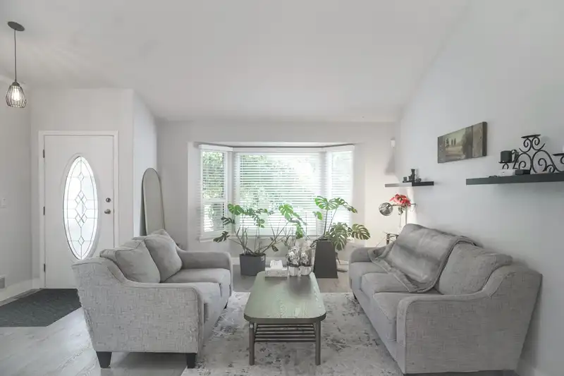 18875 63 AVENUE - photo 3 of 18