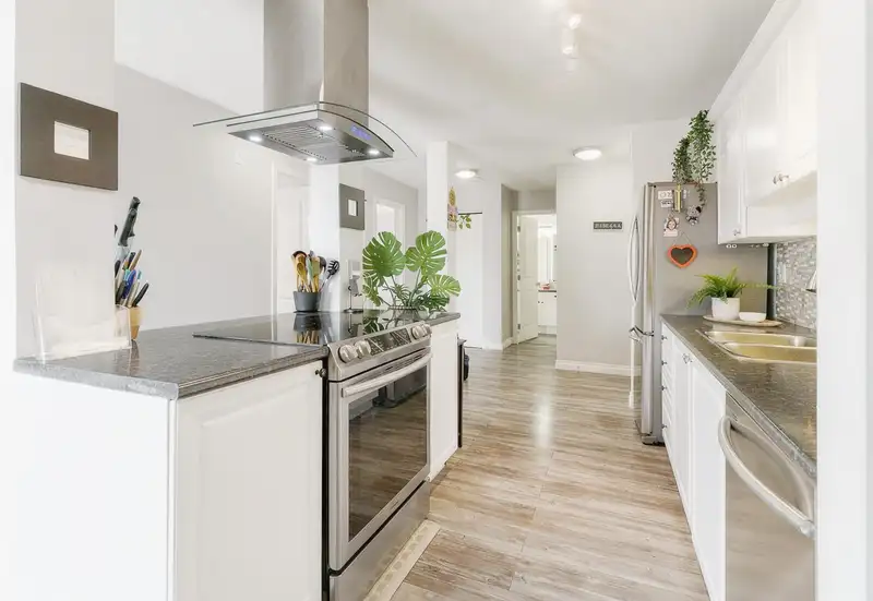 312 13771 72A AVENUE - photo 1 of 21