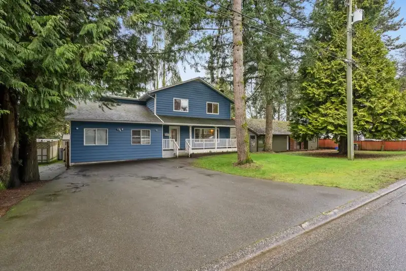 7055 140A STREET - photo 1 of 40