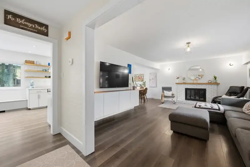 7055 140A STREET - photo 2 of 40