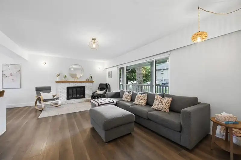 7055 140A STREET - photo 3 of 40