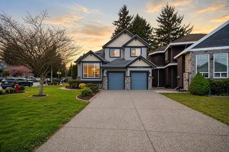7918 147A STREET - photo 2 of 25