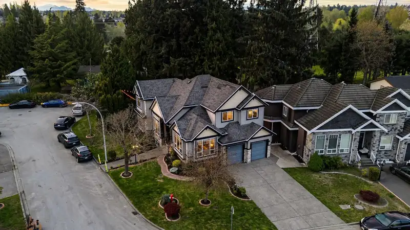 7918 147A STREET - photo 3 of 25