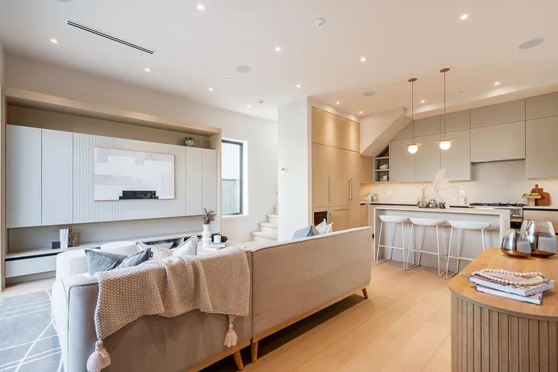 1 372 E 37TH AVENUE - photo 2 of 25