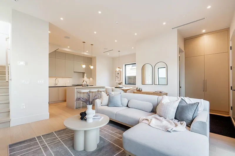 1 372 E 37TH AVENUE - photo 3 of 25