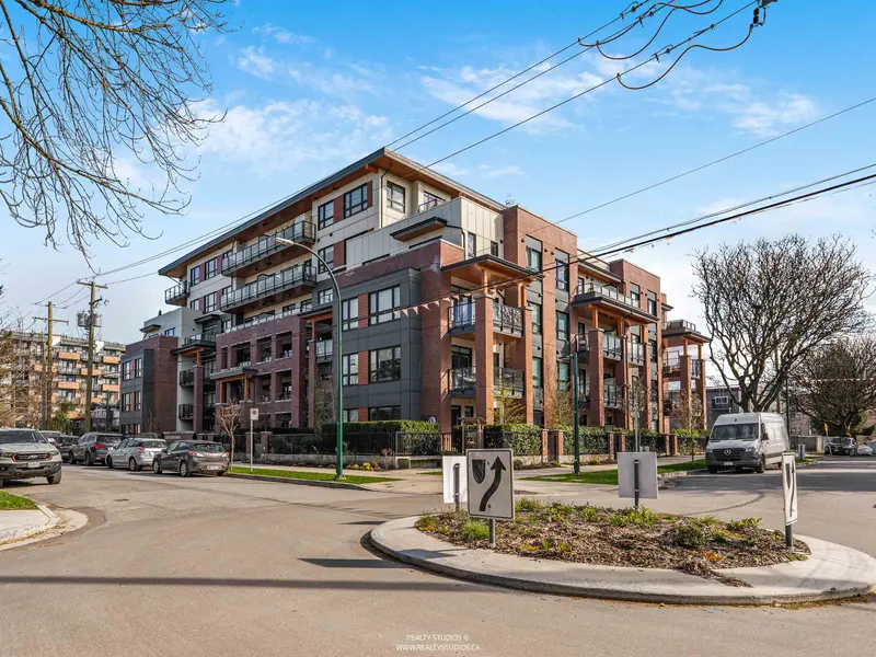 409 2550 GARDEN DRIVE - photo 1 of 25