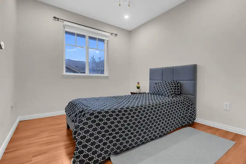 151 12040 68 AVENUE - photo 3 of 19