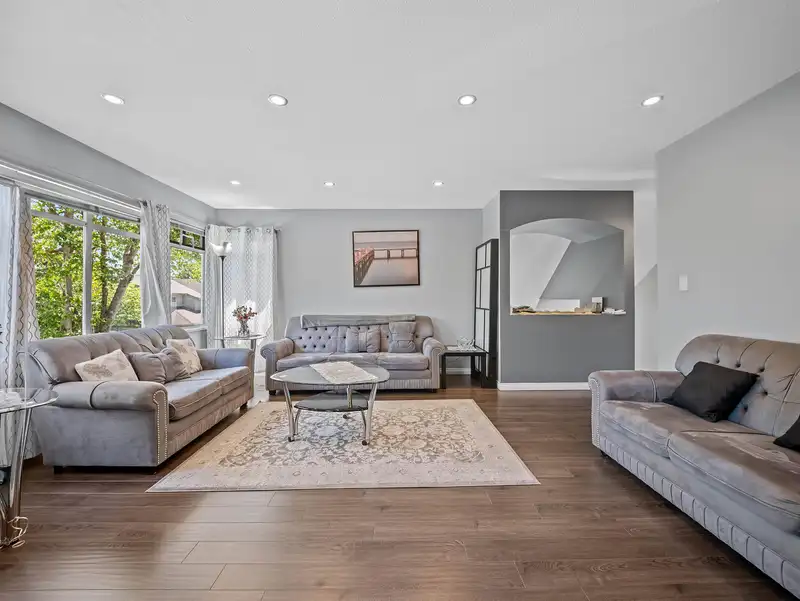 3 10238 155A STREET - photo 2 of 34