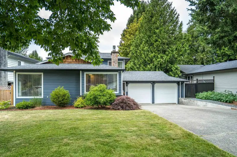 6255 180A STREET - photo 2 of 32