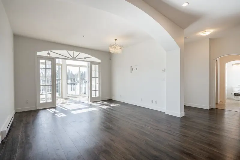 211 33485 SOUTH FRASER WAY - photo 1 of 25