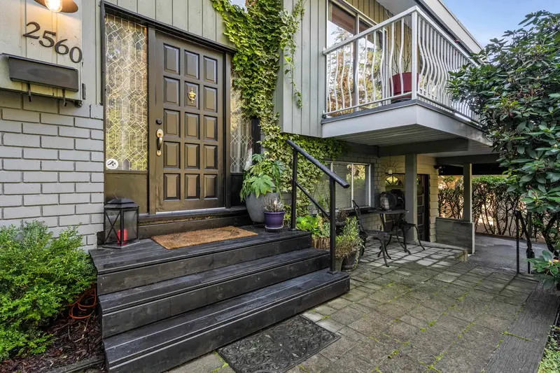 2560 HAVERSLEY AVENUE - photo 4 of 25