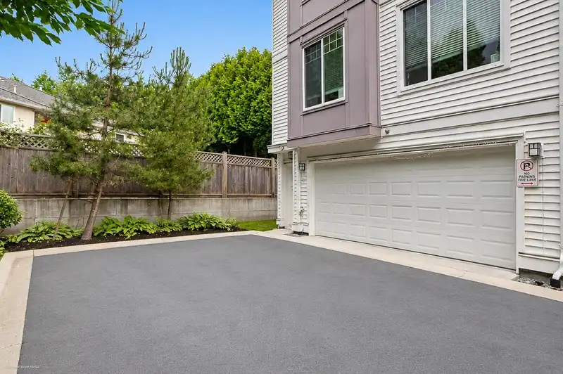 10 8033 166B STREET - photo 3 of 22