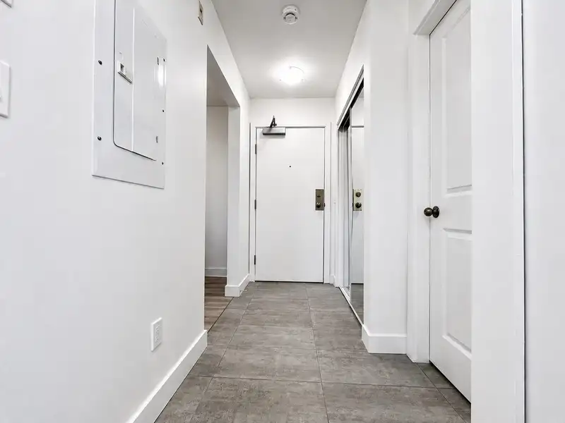 434 10838 CITY PARKWAY - photo 4 of 31
