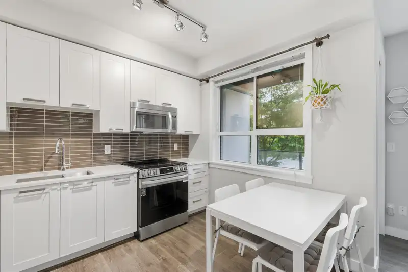 206 15388 105 AVENUE - photo 4 of 37