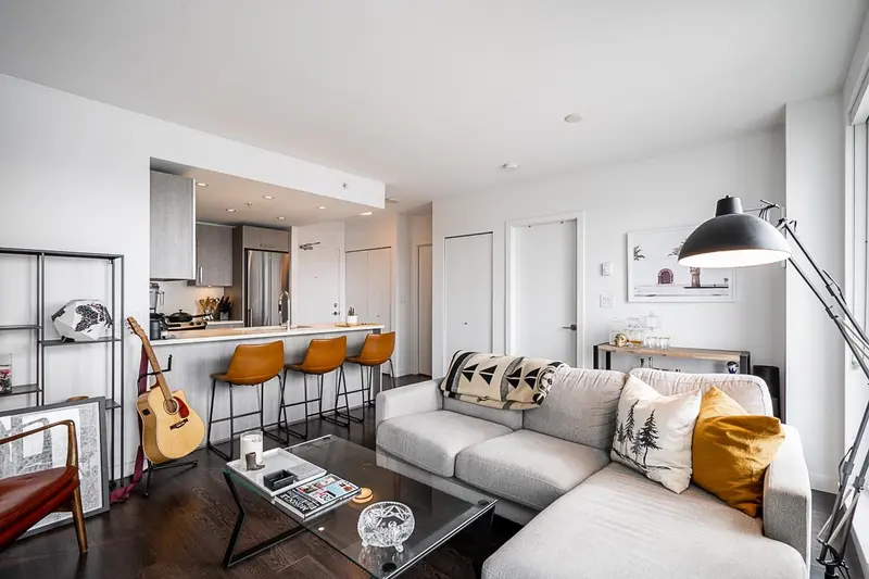 1110 933 E HASTINGS STREET - photo 1 of 21