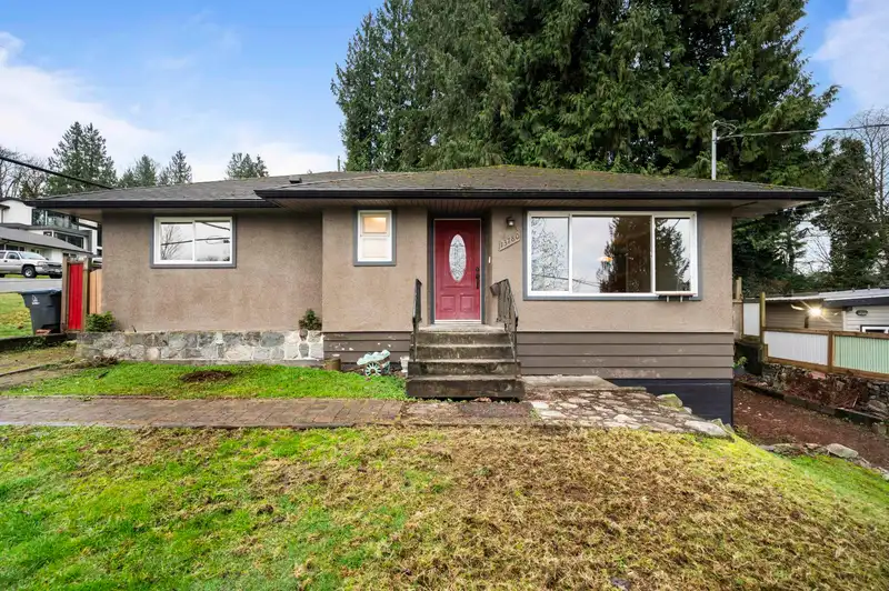 13780 115 AVENUE - photo 1 of 34